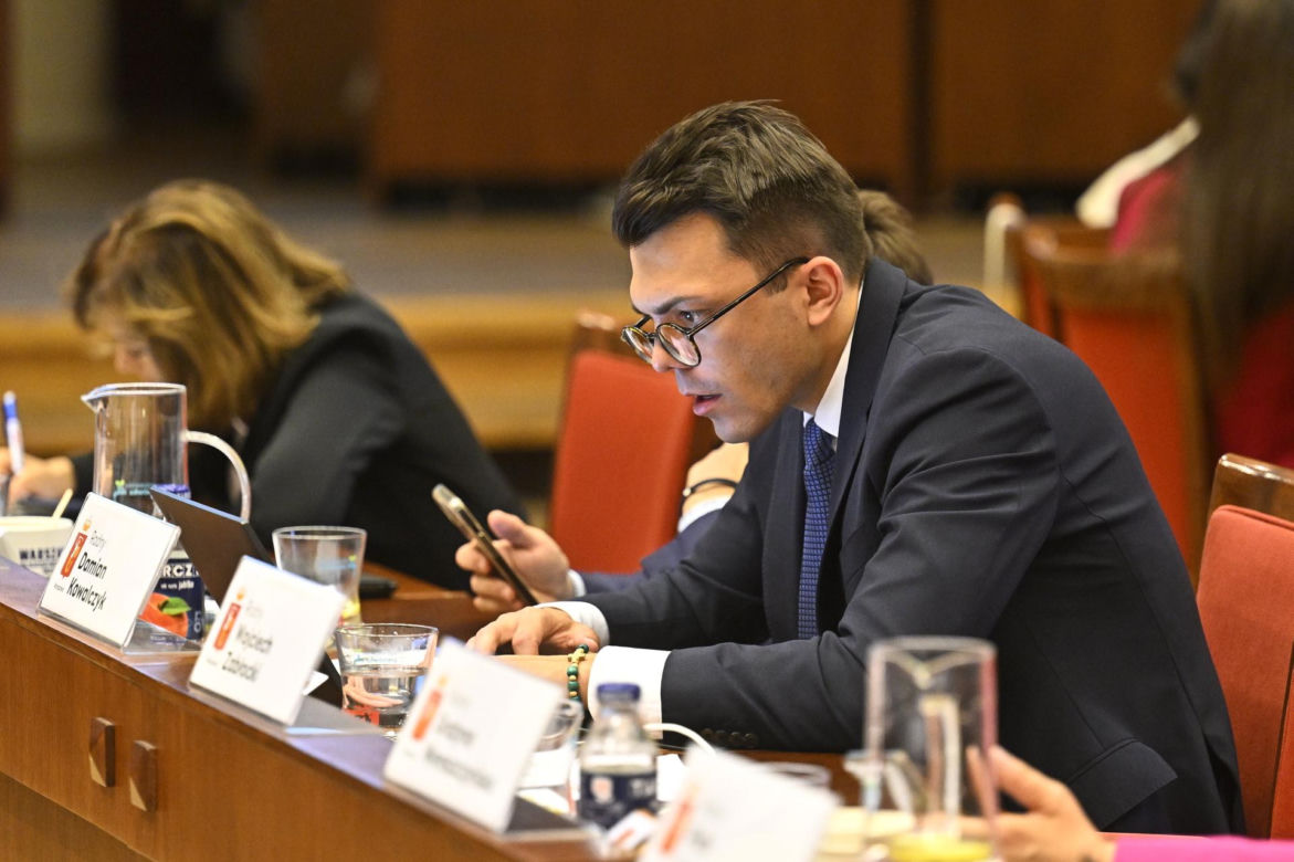 Trzaskowski z wotum zaufania za rządy w 2023 r. 