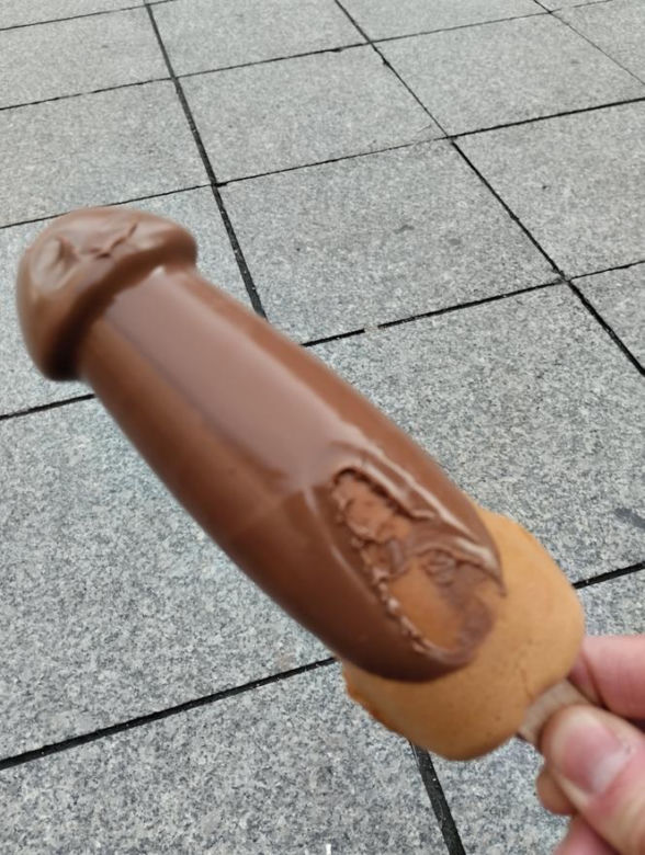 Dickery w Katowicach sprzedaje gofry w kształcie penisa i waginy. Rozpływają się w ustach!