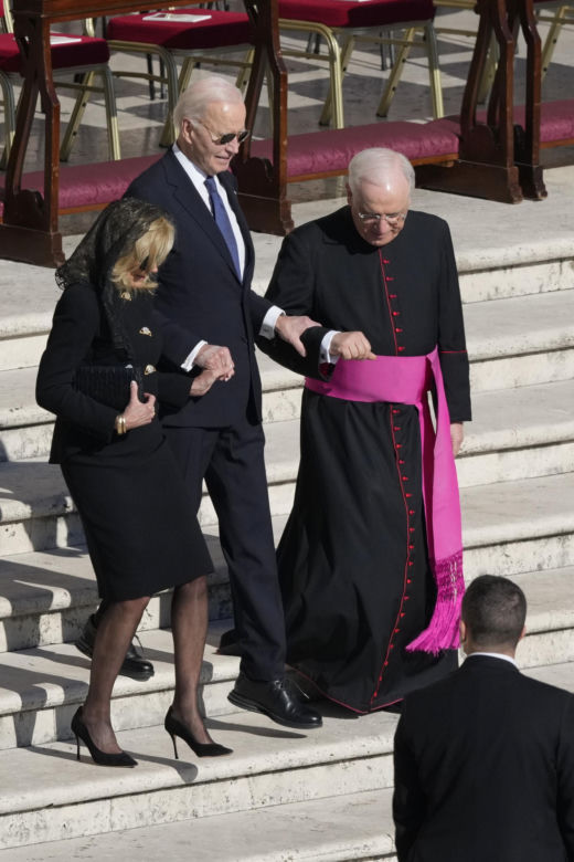 Głowy państw żegnają papieża Franciszka. Do Watykanu zjechali najważniejsi