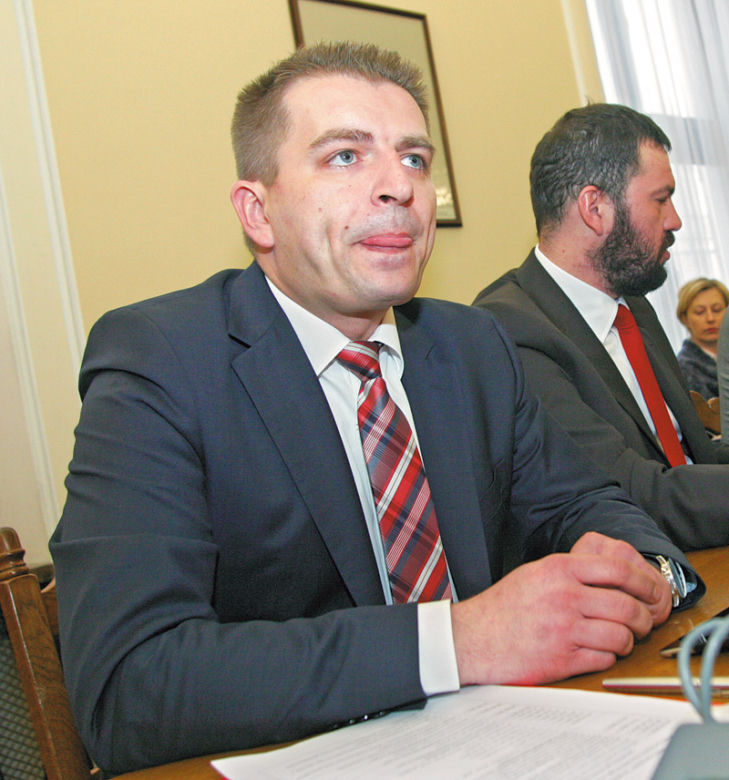 Arłukowicz żałuje emerytom na leki, a sam zarobił 500 000!