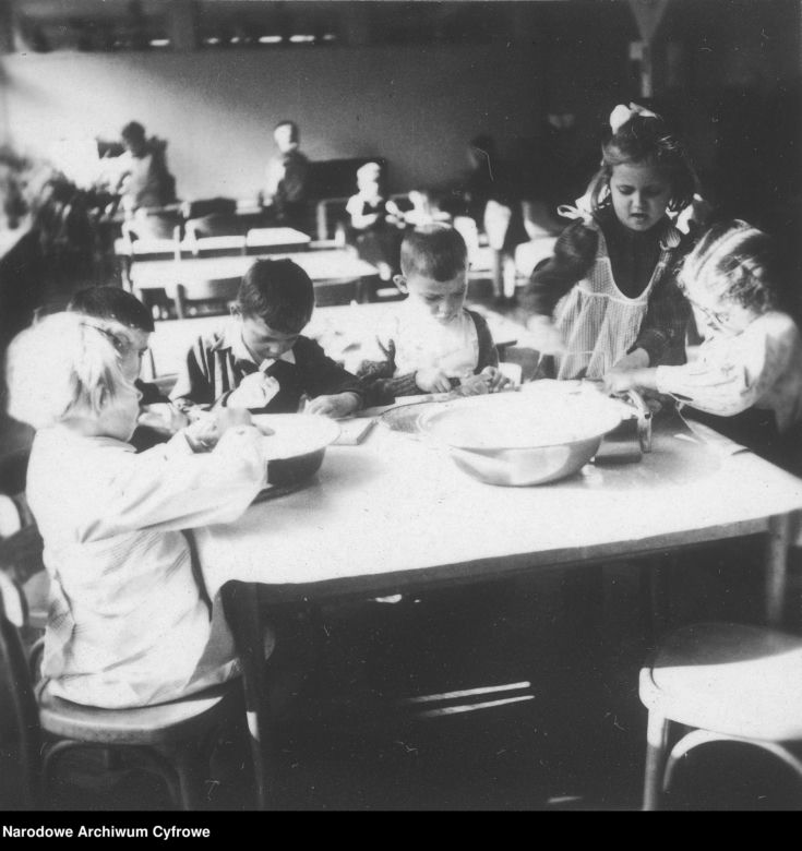 QUIZ PRL. Piosenki z dzieciństwa w Polsce Ludowej. Czy pamiętasz jak to leciało?
