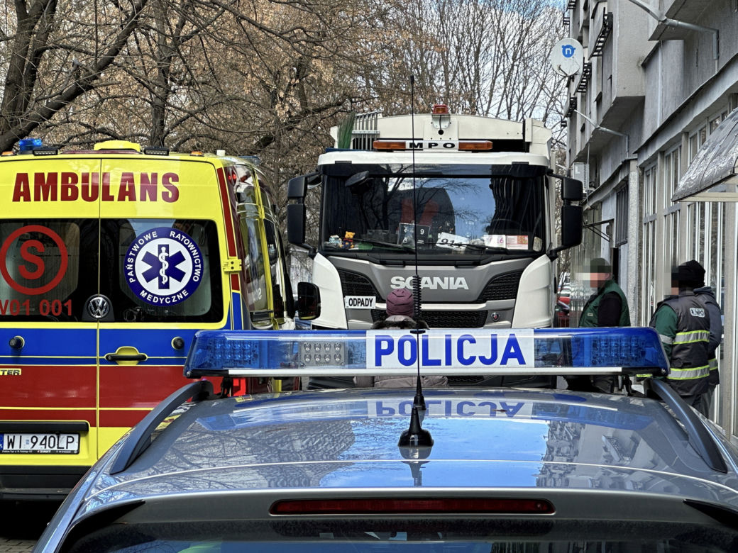 Tragedia na Woli. Śmieciarka przejechała staruszkę. Dramatyczne sceny