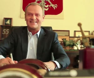 Tusk śpiewa