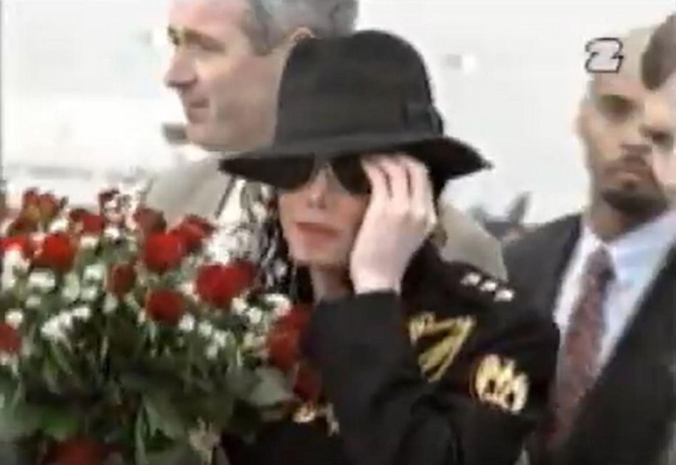 Michael Jackson zmarł 16 lat temu. Gdy odwiedził Polskę, wszyscy wstrzymali oddech. Te zdjęcia zachwycają