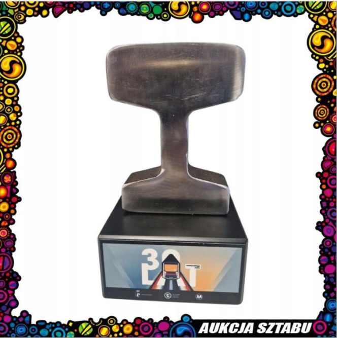 Zwiedzanie pierwszego podziemnego przystanku, historyczna szyna, pamiątkowe tablice. Licytacje WOŚP wystartowały!