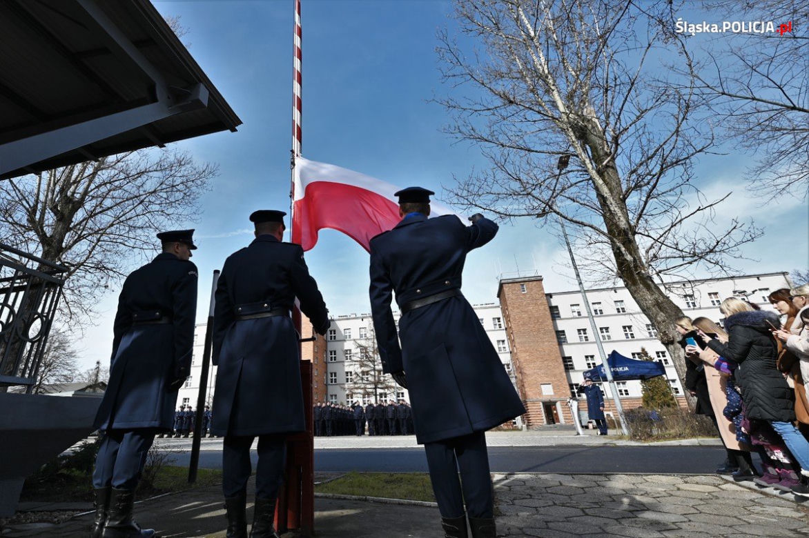 Śląska Policja przyjęła 84 policjantów. Wśród nich jest 15 kobiet