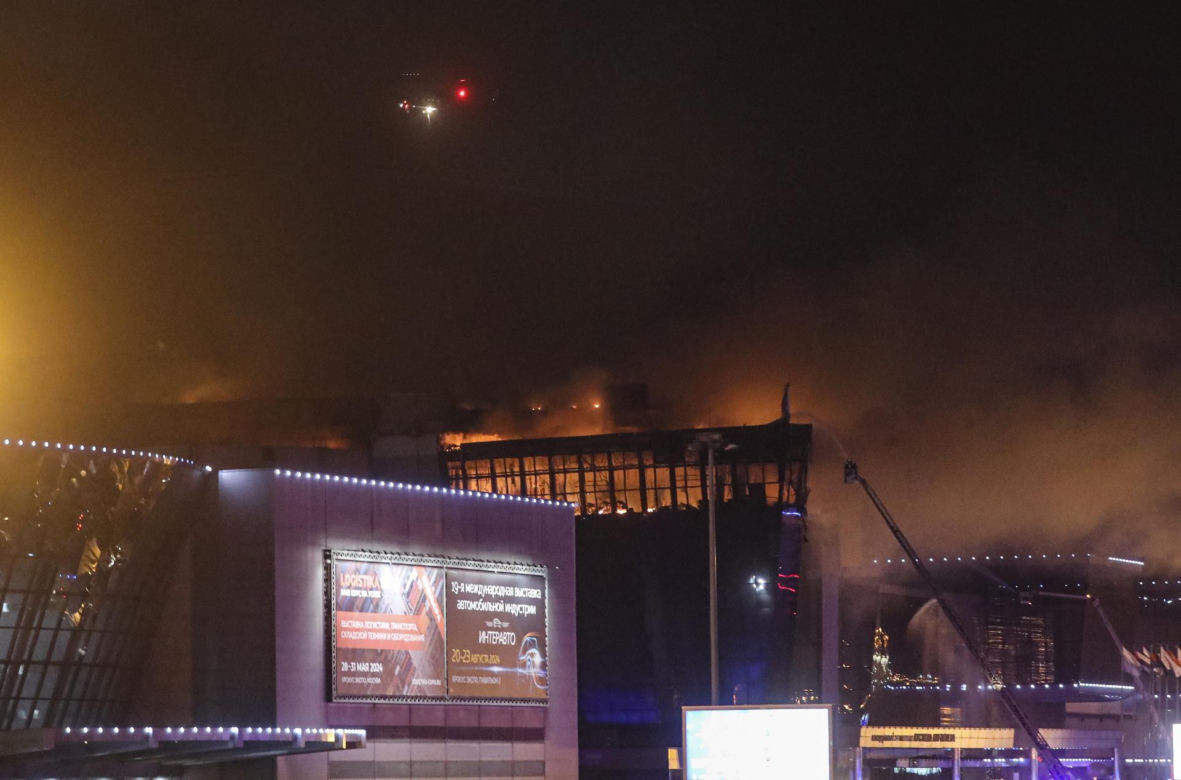 Kilkanaście osób zginęło, kilkadziesiąt rannych w strzelaninie w sali koncertowej pod Moskwą