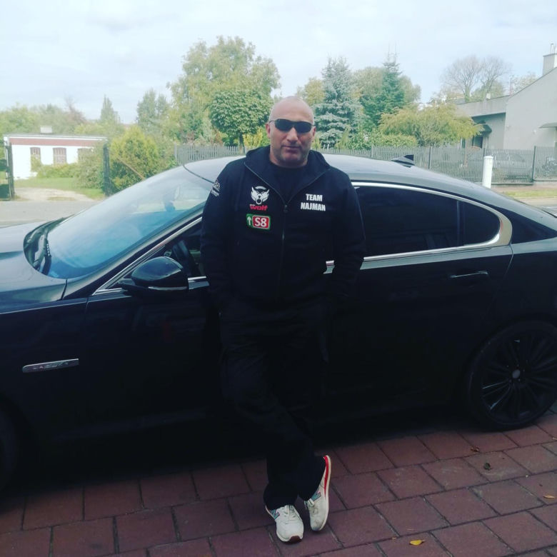Marcin Najman jeździ Jaguarem XF