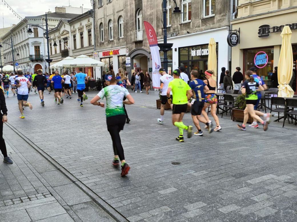Rossmann Run 2025. Tłumy biegaczy wzięły udział w biegu ulicą Piotrkowską