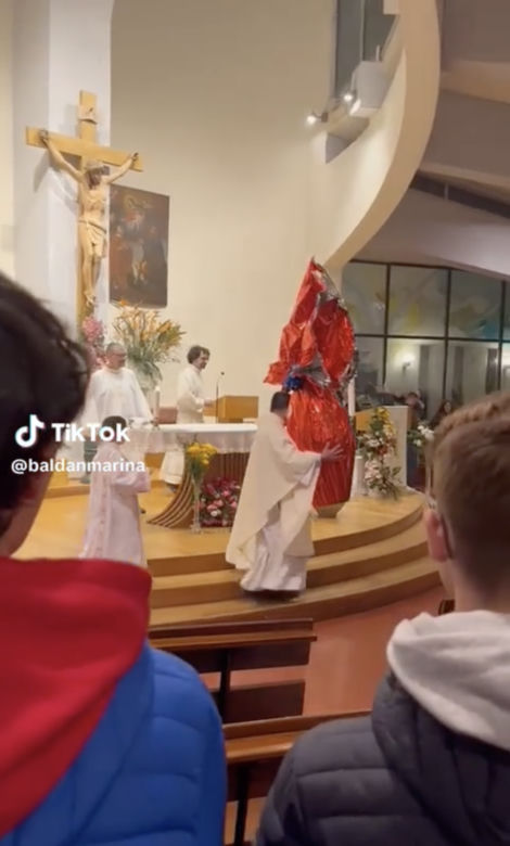 Ksiądz upadek