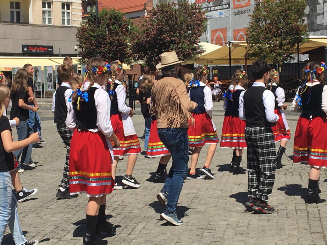 Taneczny happening Szkoły Podstawowej z Dragacza