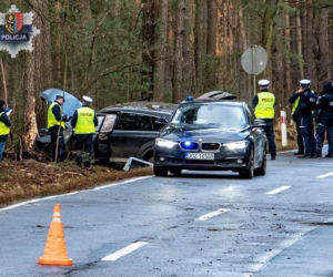Dolnośląskie: Przejechał kierującego ruchem i uciekł! Ściga go policja