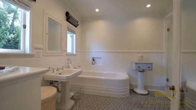 Słynna posiadłość Ozzy'ego Osbourne'a trafiła na sprzedaż! Gwiazdorski luksus za KOLOSALNĄ sumę!