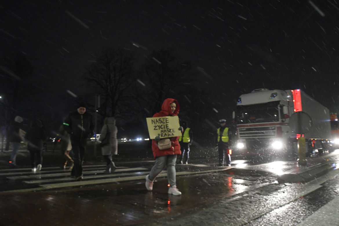 Blokowali rondo bo nie chcą smrodu. „Burmistrz sprzedał nasze zdrowie!”