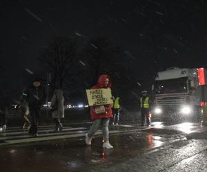 Blokowali rondo bo nie chcą smrodu. „Burmistrz sprzedał nasze zdrowie!”