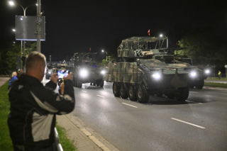 Nocna próba defilady wojskowej w Warszawie