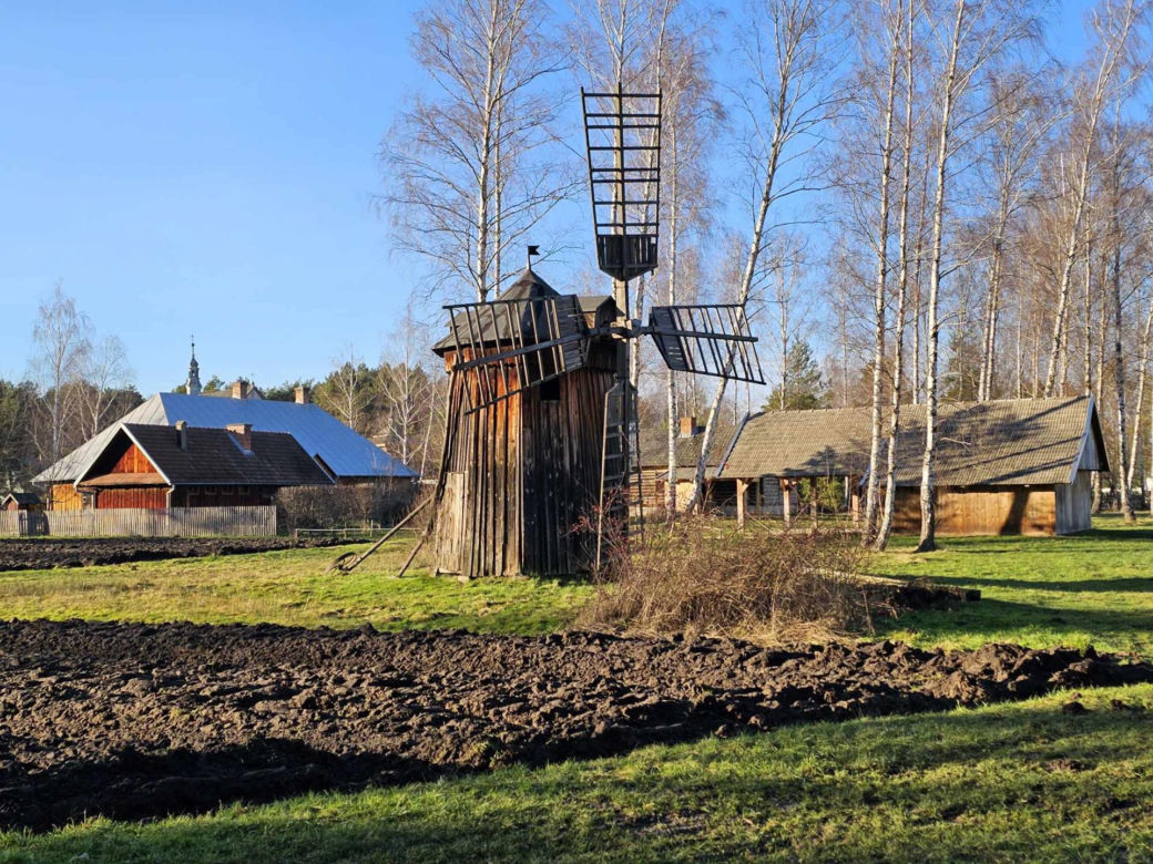 Adamczycha z serialu 1670 znajduje się w Kolbuszowej