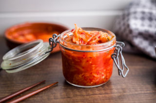 Jedz to, by przepłukać organizm z plastiku. Naukowcy wskazali konkretny produkt