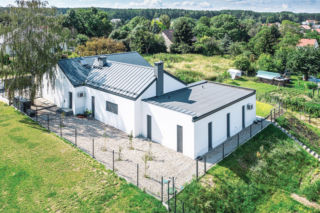Parterowy dom na skarpie