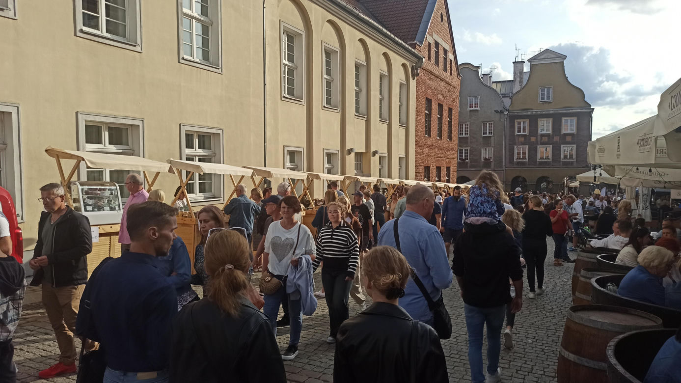 Tłumy na Starym Mieście w Olsztynie. Mieszkańcy świętowali 25-lecie samorządu Warmii i Mazur [ZDJĘCIA]