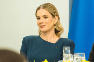 Marta Nawrocka ukrywała rękę pod marynarką. Rzecznik prezydenta ujawnił prawdę