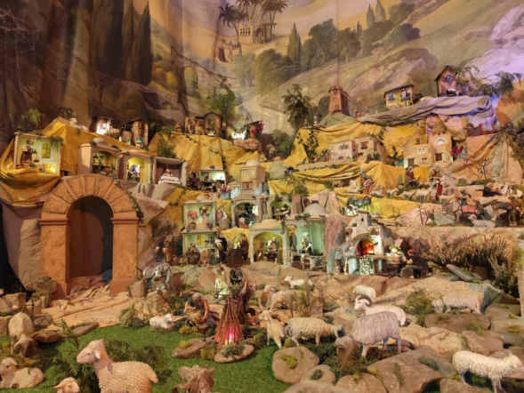 Niezwykła ruchoma szopka w Krakowie robi furorę! Ma ponad 100 figurek, a jej historia sięga 800 lat