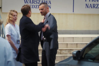 M jak miłość nowy sezon po wakacjach. Olek (Maurycy Popiel), Aleksander Sowiński (Mikołaj Krawczyk), Klaudia (Magdalena Dwurzyńska)
