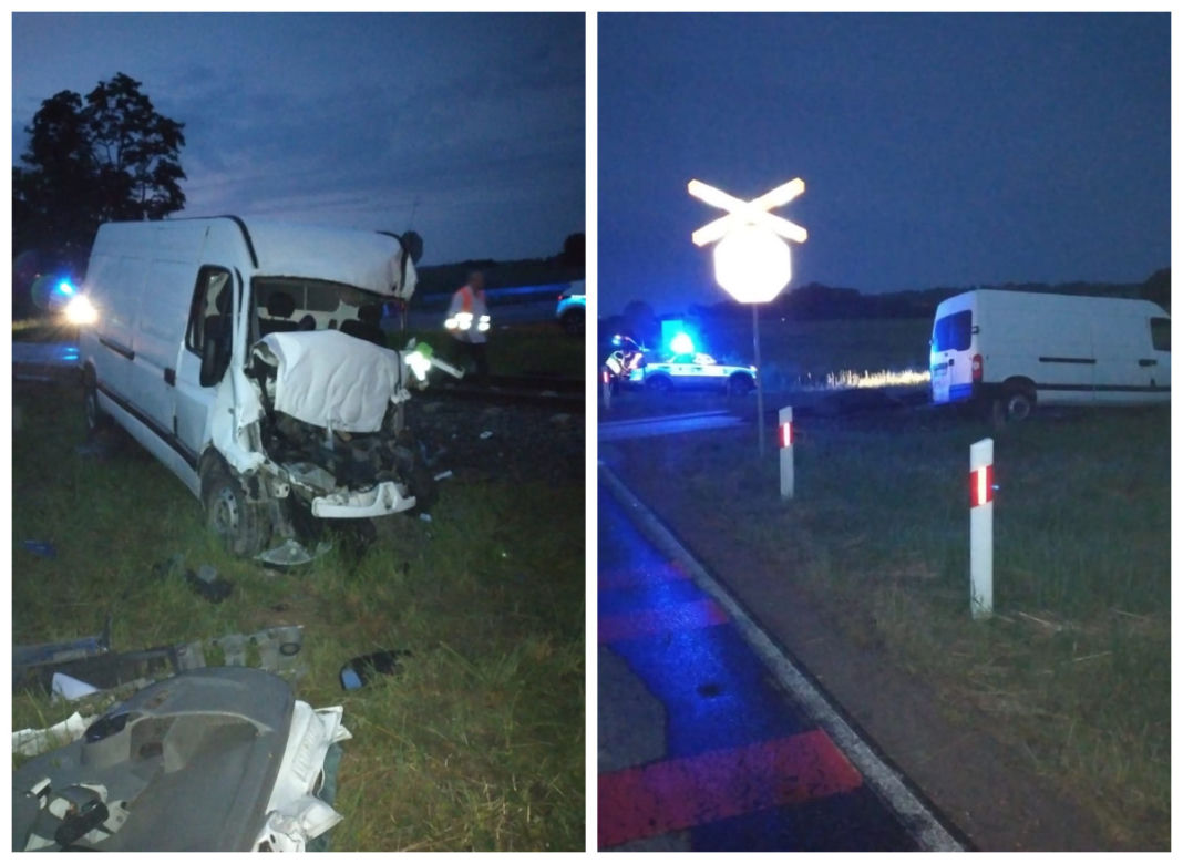 Bajtkowo. Tragiczny wypadek na przejeździe kolejowym. Nie żyje kierowca busa [ZDJĘCIA]