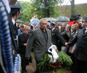 POGRZEB LEPPERA: Żona Irena Lepper, syn Tomasz Lepper  - kto jeszcze był na pogrzebie Andrzeja Leppera