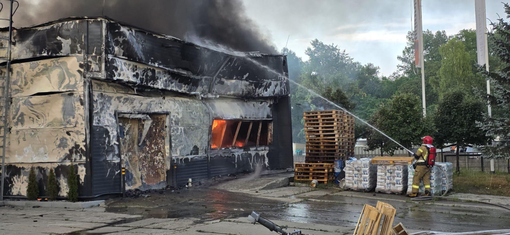 Pożar hali w Siemianowicach Śląskich