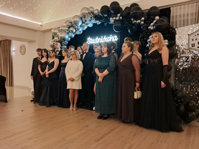 Studniówka 2026 maturzystów Zespołu Szkół Zawodowych nr 1 w Starachowicach