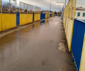 Białostoczanie boją się tych schodów. Trauma z dzieciństwa. PKP zapowiada demontażjch