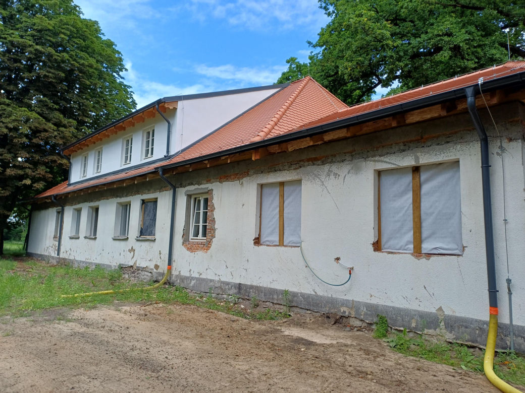 remont dworku w Kuźnicy Grabowskiej