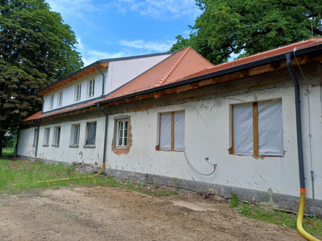 remont dworku w Kuźnicy Grabowskiej