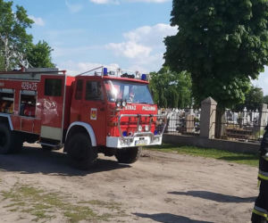 Odwiedzała brata na cmentarzu, spadł na nią nagrobek 