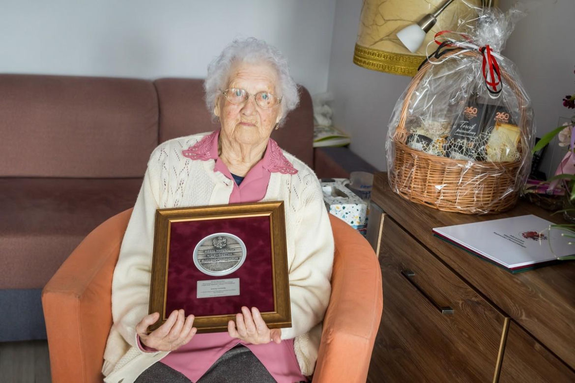 Ma 8 wnucząt i 11 prawnuków. Pani Joanna skończyła właśnie 100 lat i czerpie z życia garściami