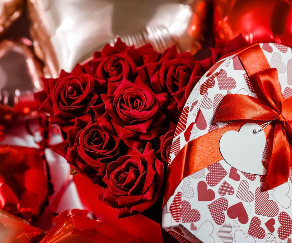 Wyjątkowe kwiaty na Walentynki  - co symbolizują ich kolory?