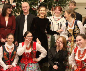 W Pałacu Prezydenckim już święta. Marta Nawrocka z rodziną ubierała choinkę