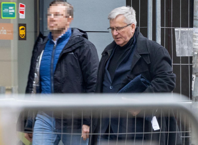 Bronisław Komorowski gnał do krawca z dżinsami. Po drodze złamał prawo!