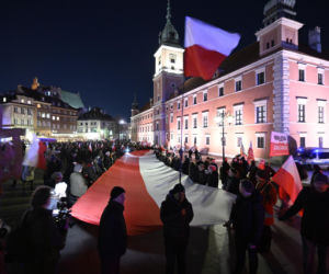 Marsz Pamięci PiS przeszedł ulicami Warszawy. To już 16 lat po katastrofie smoleńskiej