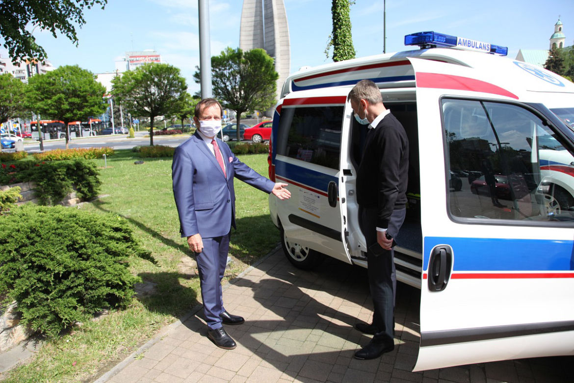 Nowe karetki. Będą służyły do walki z koronawirusem w Rzeszowie, Przemyślu, Krośnie, Sanoku i Mielcu
