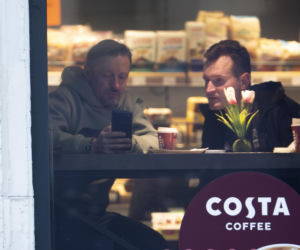 Adam Małysz z przyjacielem na kawie po spotkaniu z Prezydentem