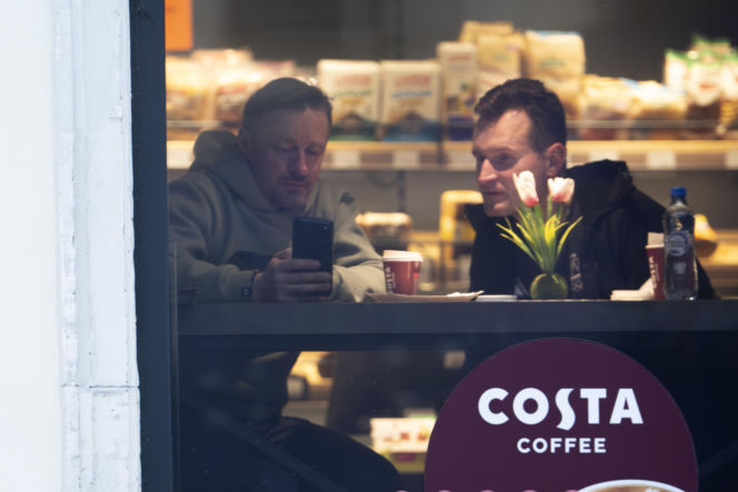 Adam Małysz z przyjacielem na kawie po spotkaniu z Prezydentem