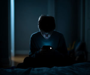 Dlaczego patotreści przyciągają miliony widzów? Psycholog tłumaczy