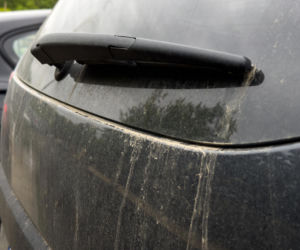 Pył z Sahary na autach