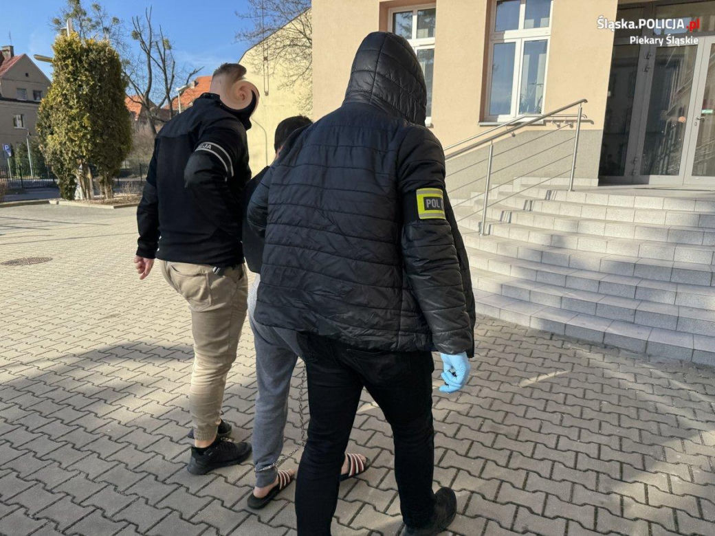 Zabójstwo w Piekarach. Doprowadzenie do prokuratury podejrzanego