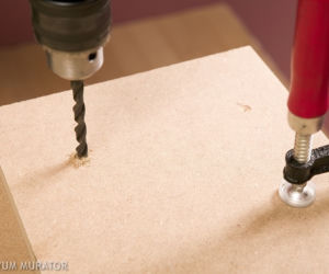 Galeria pod stołem 