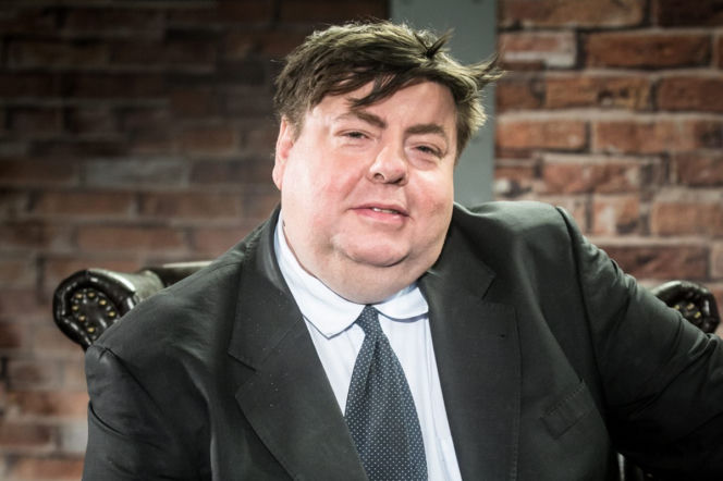 Dziennikarz Piotr Semka w ciemnej marynarce i krawacie. O sporze o bezpieczeństwo w szkołach czytaj na SE Polityka.