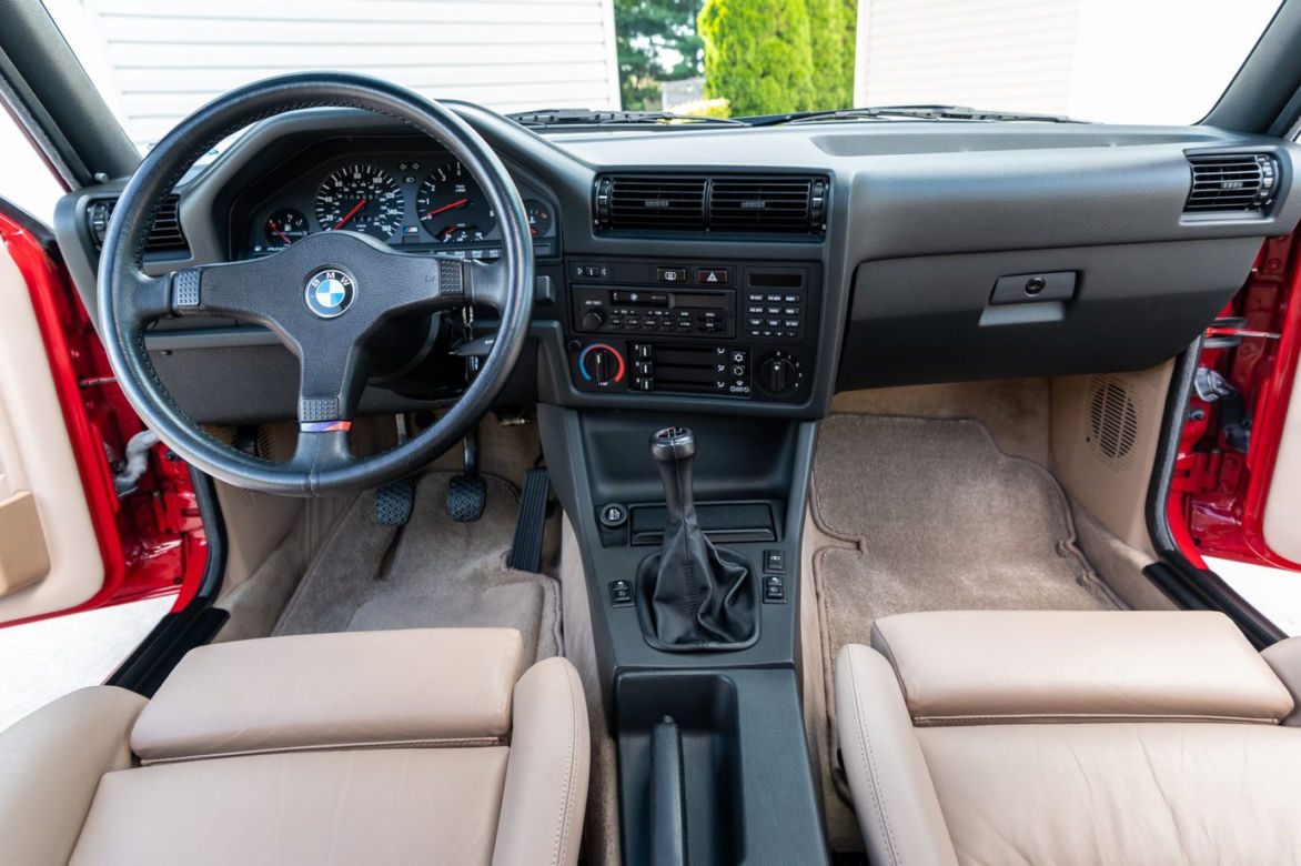 BMW E30 M3 wystawione na sprzedaż za prawie milion złotych