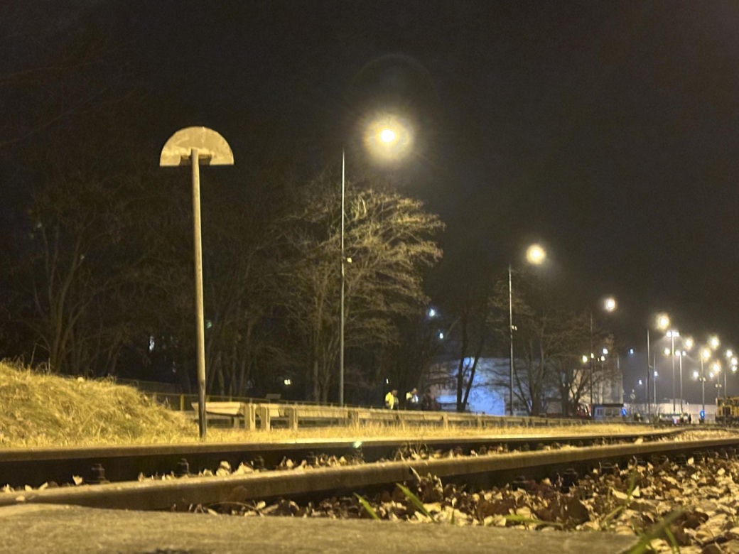 Grafficiarze w metrze i wykolejony pociąg. Co się stało w STP na Kabatach?